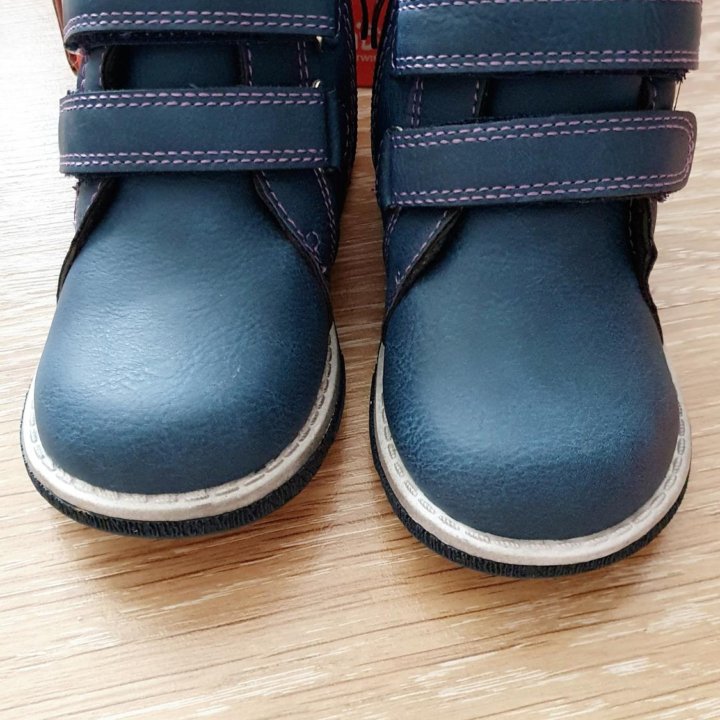 Ботинки на девочку 24