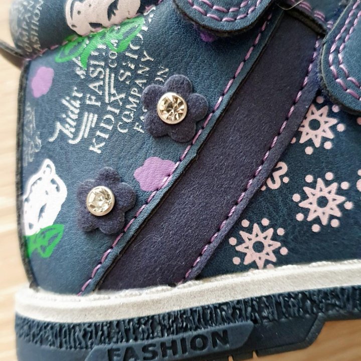 Ботинки на девочку 24