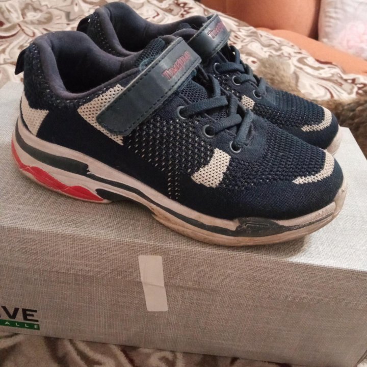 Кроссовки р. 33