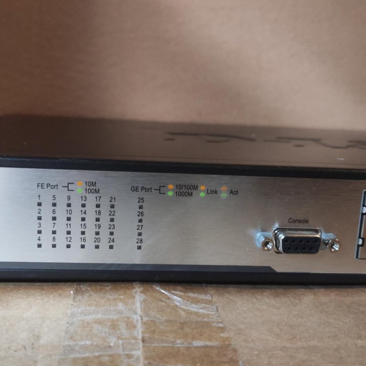 Коммутатор switch D-Link DES-3028