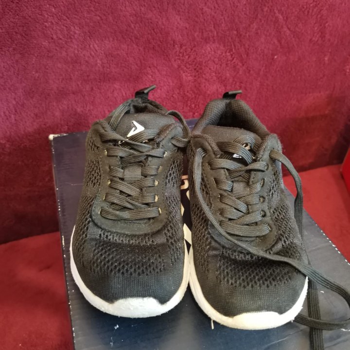 Кроссовки 32 р