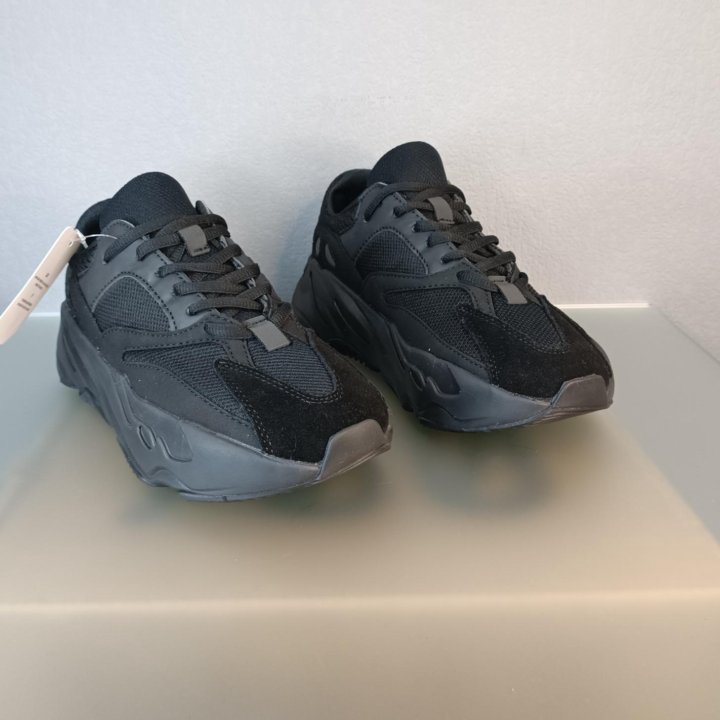 Кроссовки подростковые Adidas Yeezy boost 700