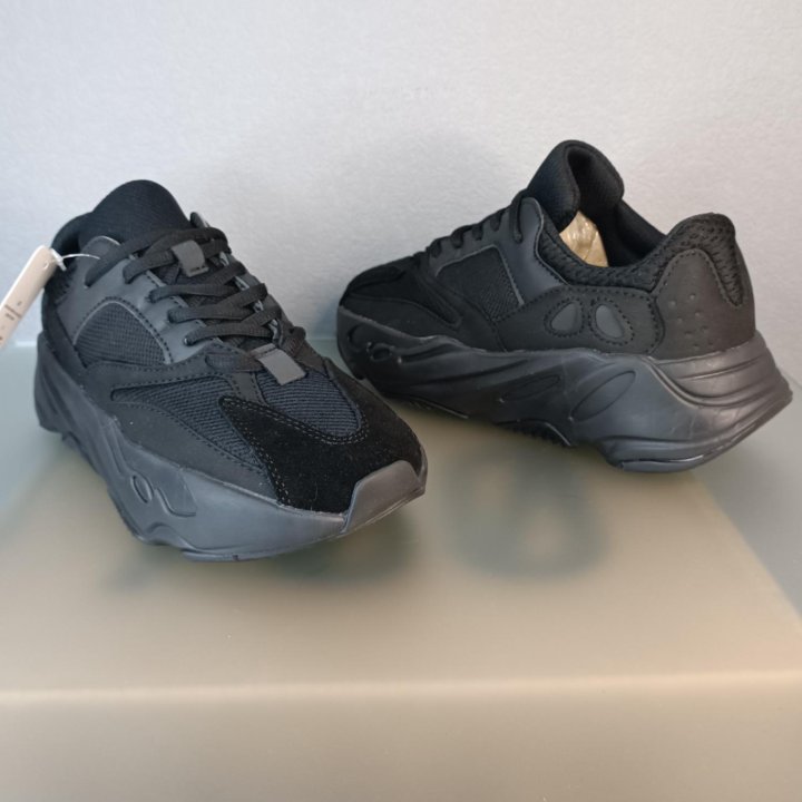 Кроссовки подростковые Adidas Yeezy boost 700