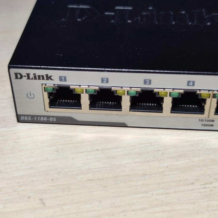 Гигабитный коммутатор D-Link DGS-1100-05