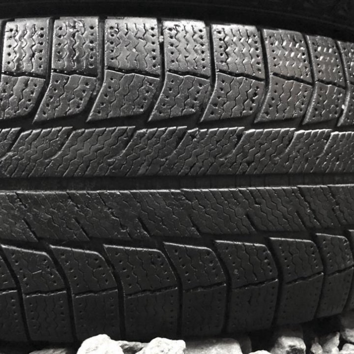 235/65/18 Michelin Latitude X-Ice XI2. 2шт