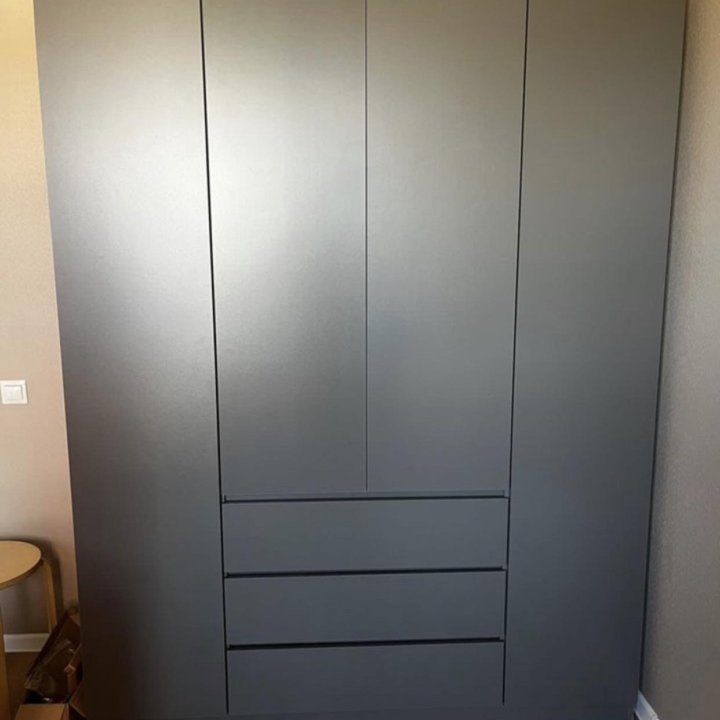Большой шкаф для одежды серый Новый