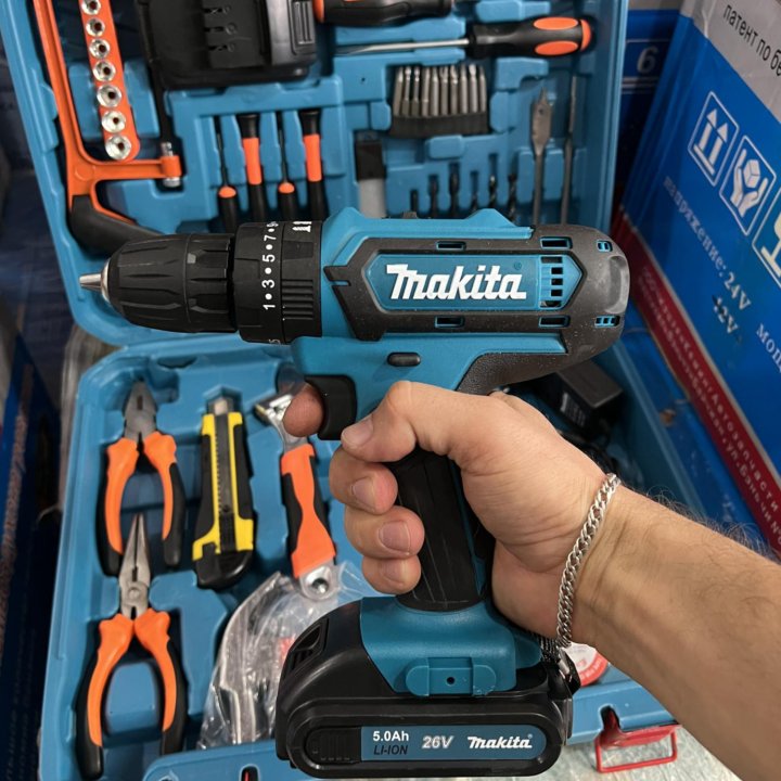 Шуруповёрт Makita 26v с набором инструментов