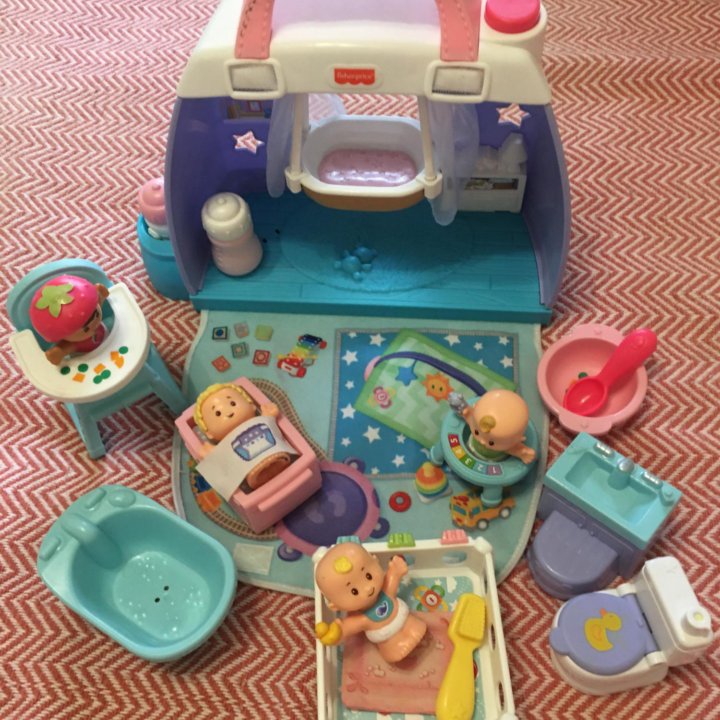 Домик с пупсами Fisher price