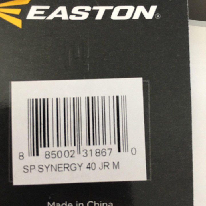 Продаётся детский хоккейный нагрудник Easton