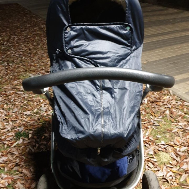 Прогулочная коляска STOKKE TRAILZ, черная