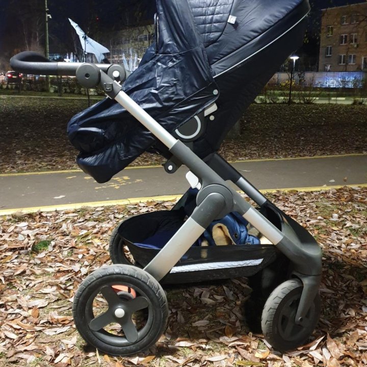 Прогулочная коляска STOKKE TRAILZ, черная