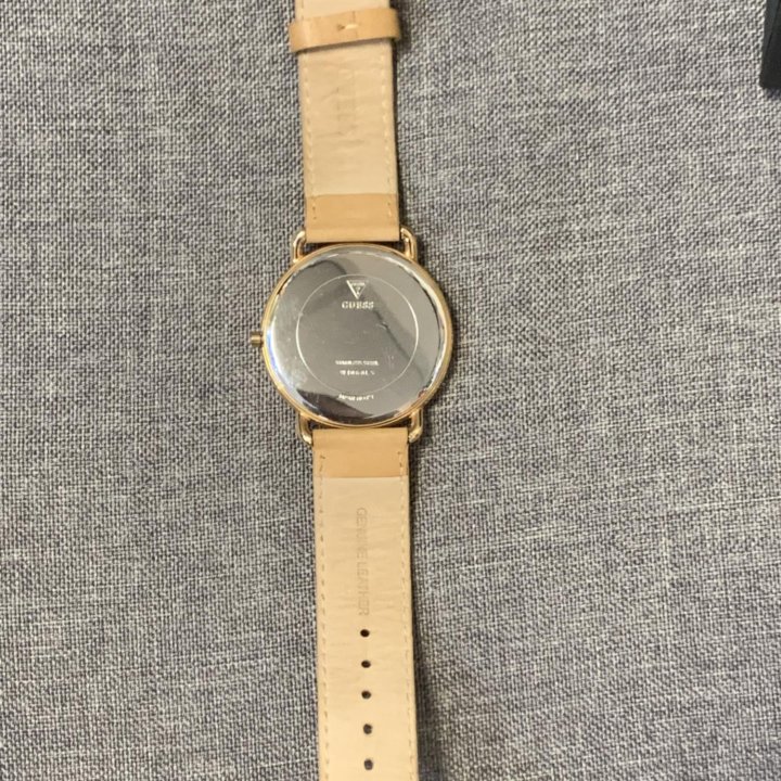 Часы Guess