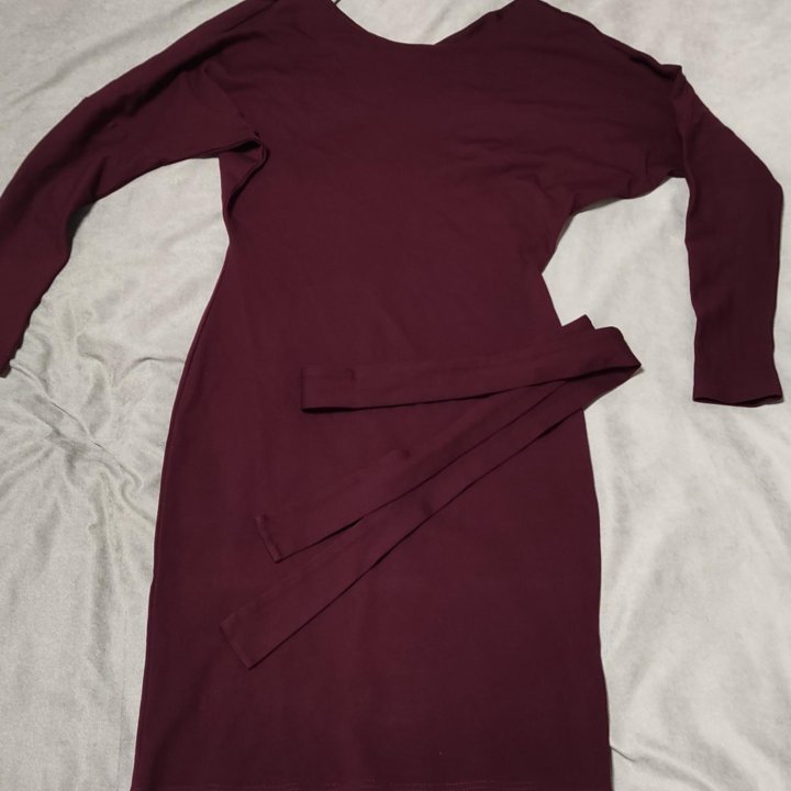 Трикотажное теплое бордовое платье