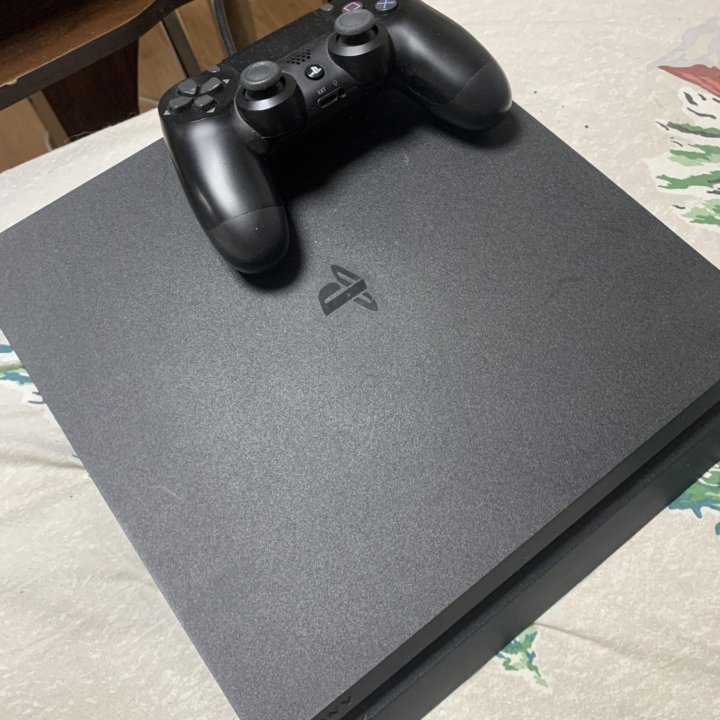 Продам PS4 + игры