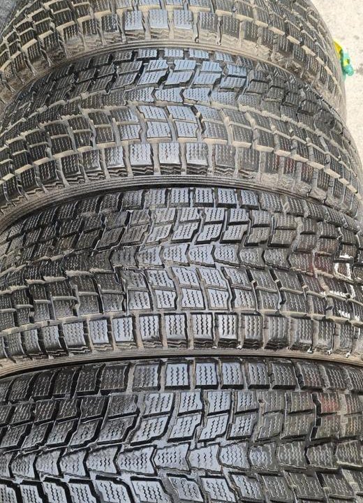 Шины зима липучка Dunlop 225-60R18 4-2-1шт подбор