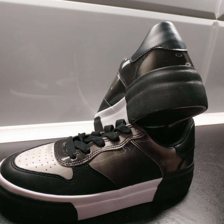 Кросовки Bershka