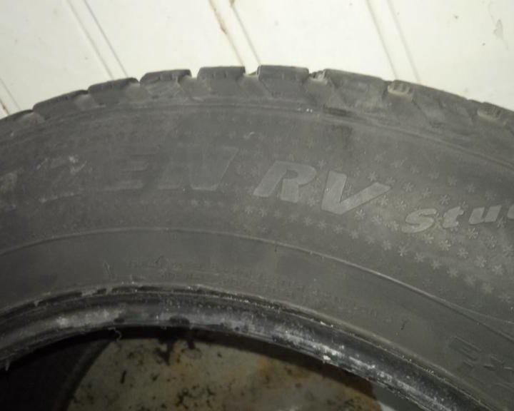 Шины зимние Kumho I'Zen RV Stud KC16 215/60 R17