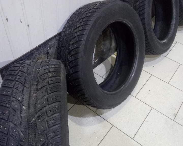 Шины зимние Kumho I'Zen RV Stud KC16 215/60 R17