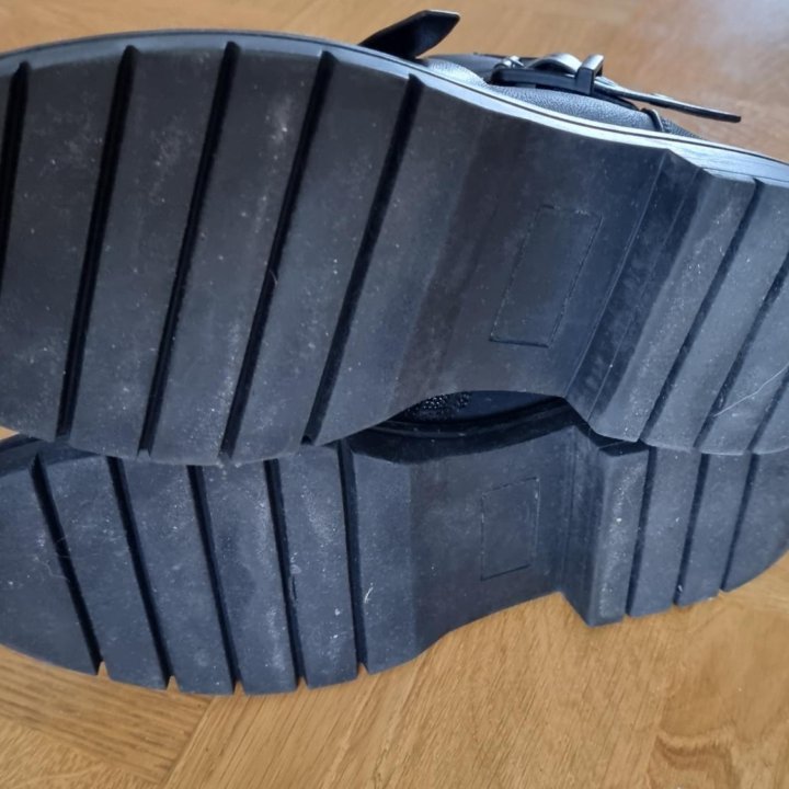 Ботинки демисезонные 39