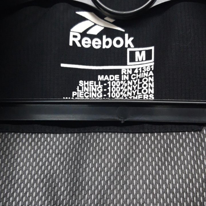 Куртку. reebok kross fit