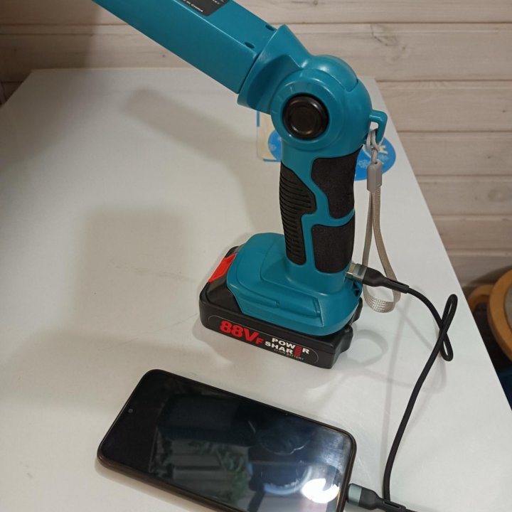 Светильник под аккумуляторы Makita LXT 18В.