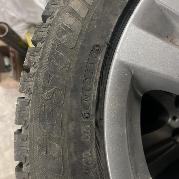 Зимние шипованные 205/55/16 Bridgestone 7000