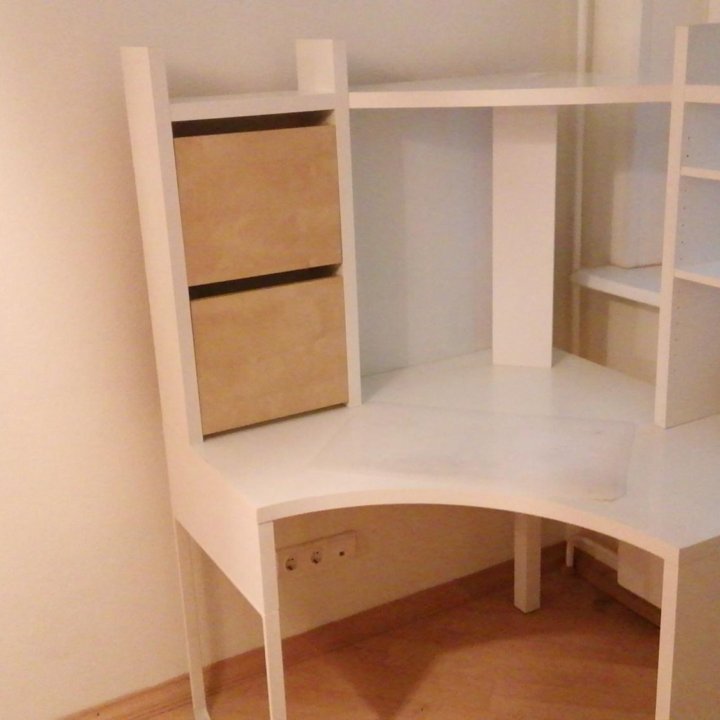 Компьютерный угловой стол IKEA Микке купить в Москве, цена 2 499 руб ...