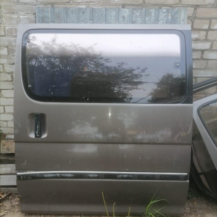 Продам двери TOYOTA HIACE