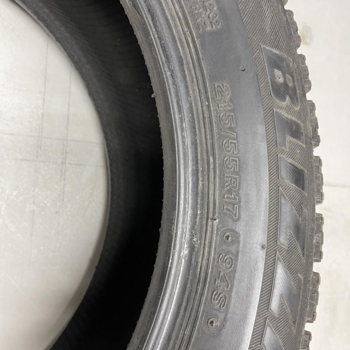 Bridgestone Blizzak VRX 215/55/17