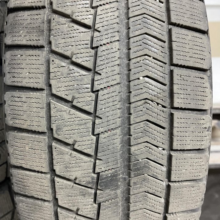 Bridgestone Blizzak VRX 215/55/17