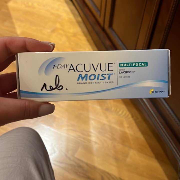 Линзы для зрения Acuvue moist