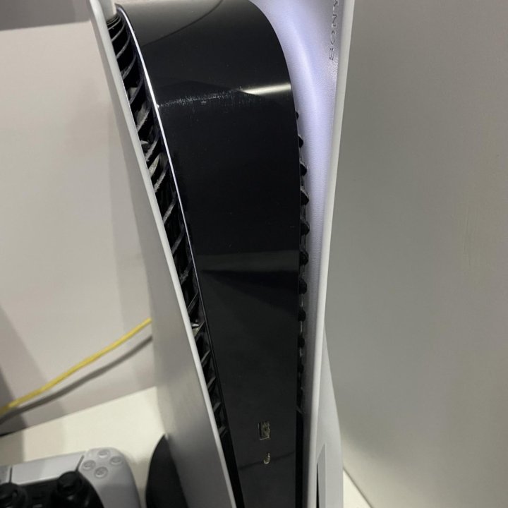 консоль PlayStation 5.