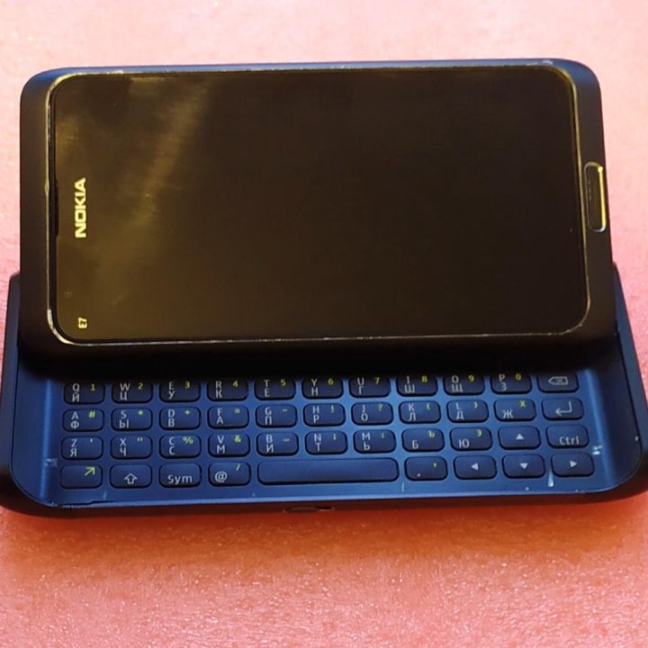 Смартфон Nokia E7. Finland.