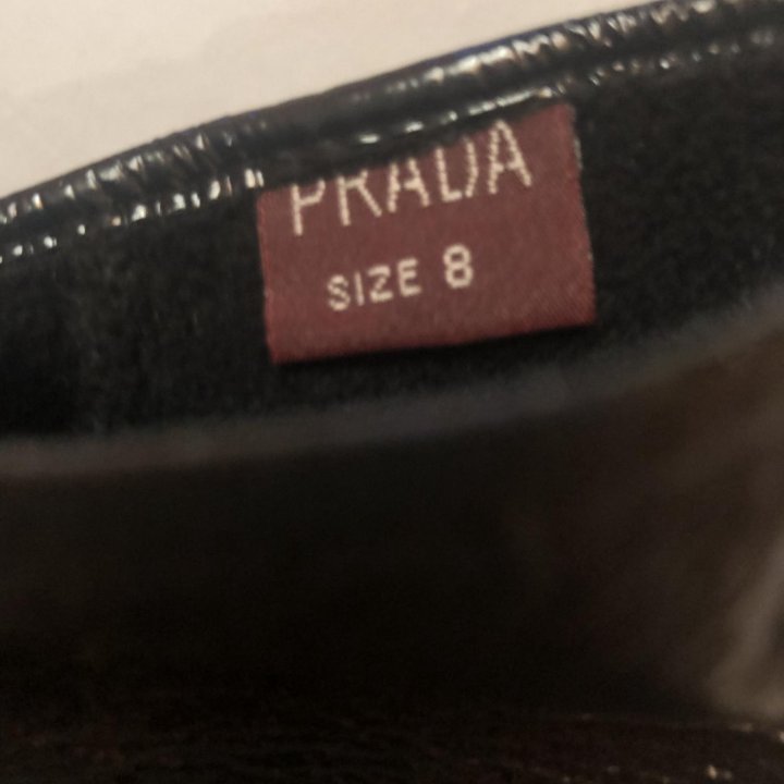 Перчатки лакированные натур. кожа, Prada р. 8