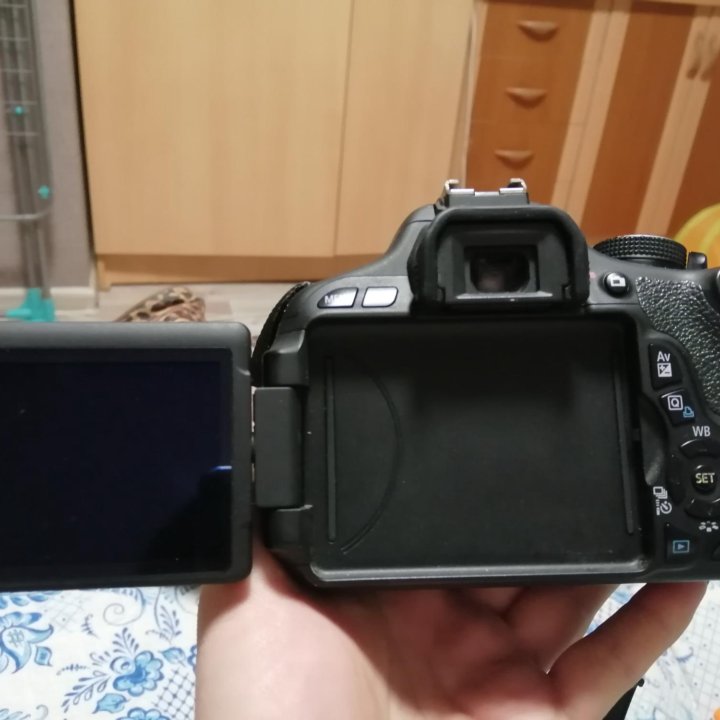 Продам зеркальный фотоаппарат