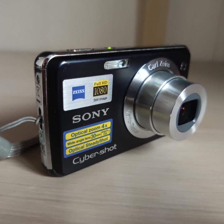 Компактный фотоаппарат Sony DSC-W220