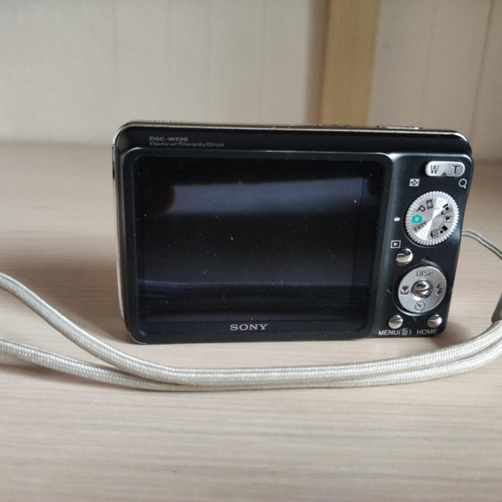 Компактный фотоаппарат Sony DSC-W220