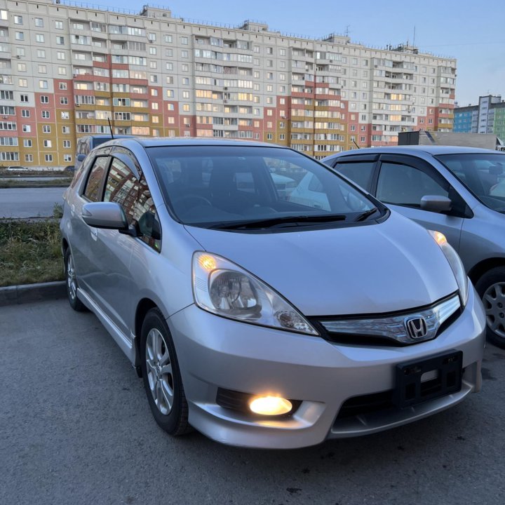 Honda Fit Shuttle, 2011