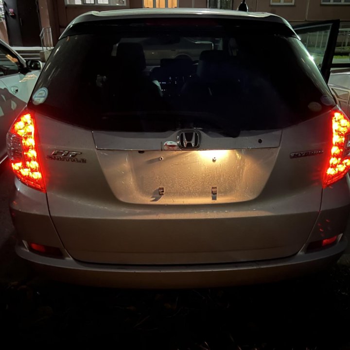 Honda Fit Shuttle, 2011