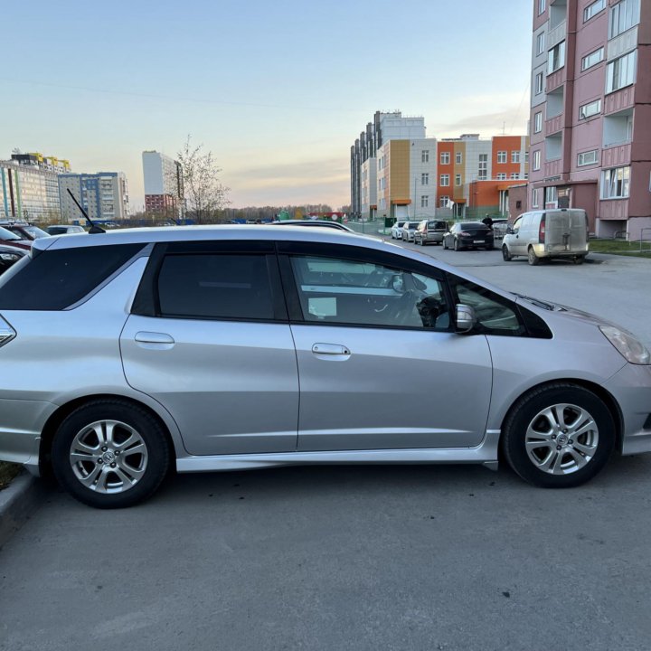 Honda Fit Shuttle, 2011