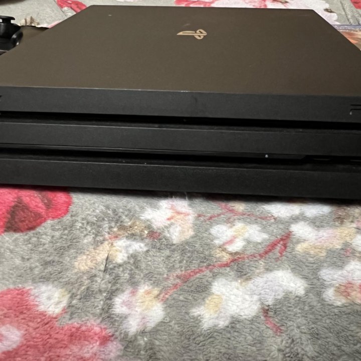 PlayStation 4 pro 1Tb