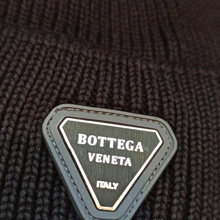 Шапки Bottega Veneta