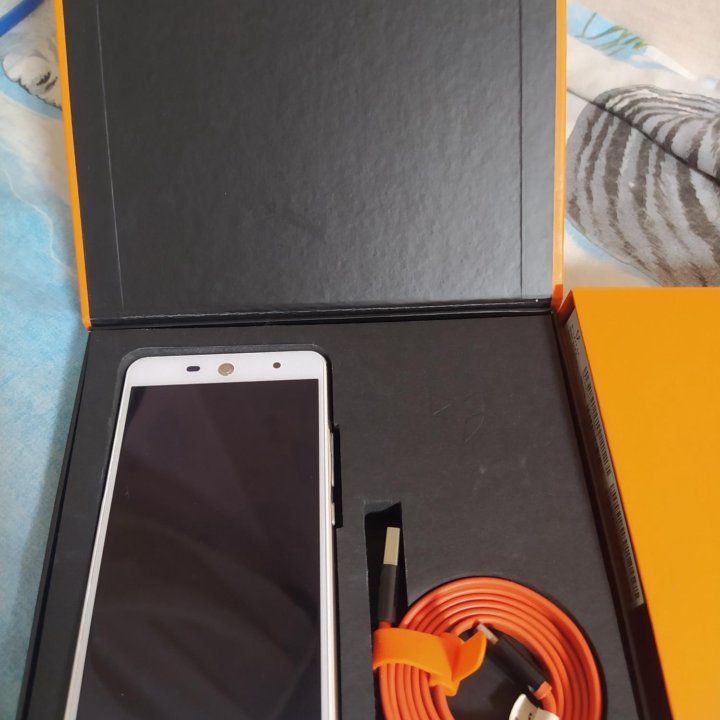 Телефон, Wileyfox Swift 2 X (золотой)