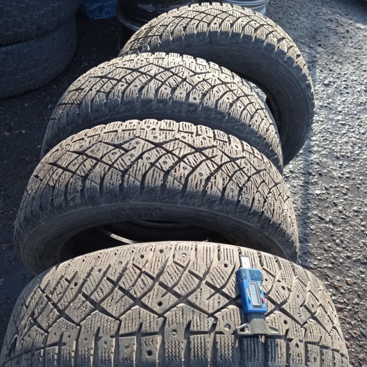 185/65 R15 Nitto Therma Spike