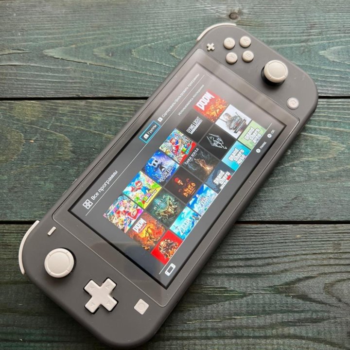 Nintendo Switch Lite + много игр