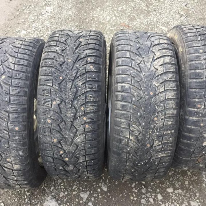 225/50 R17 шины Тойя шипы Япония 4шт