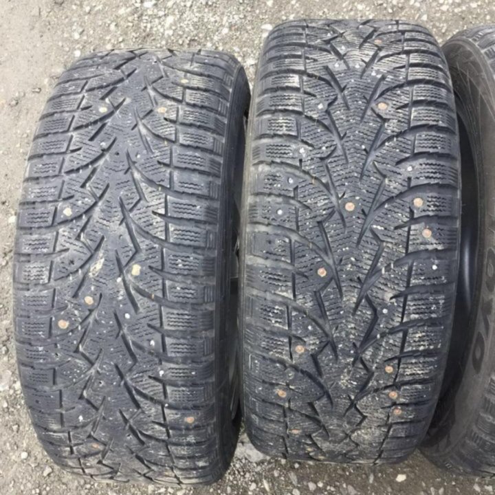 225/50 R17 шины Тойя шипы Япония 4шт