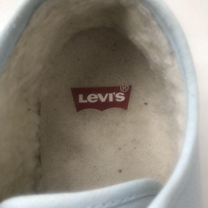 Кроссовки “Levi’s “утеплённые р.39-40