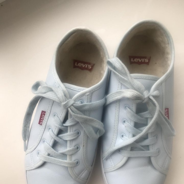 Кроссовки “Levi’s “утеплённые р.39-40