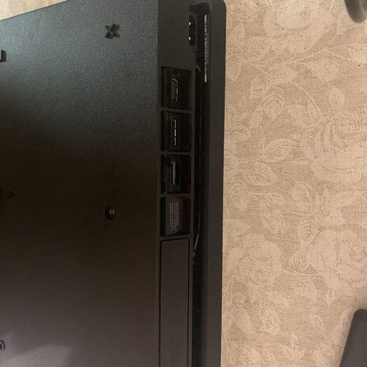 PlayStation 4 slim 1tb